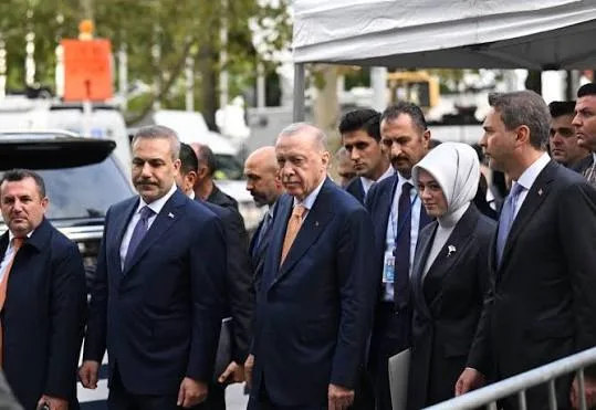 Cumhurbaşkanı Recep Tayyip Erdoğan, gündemdeki başlıklarla ilgili değerlendirmelerde bulundu.