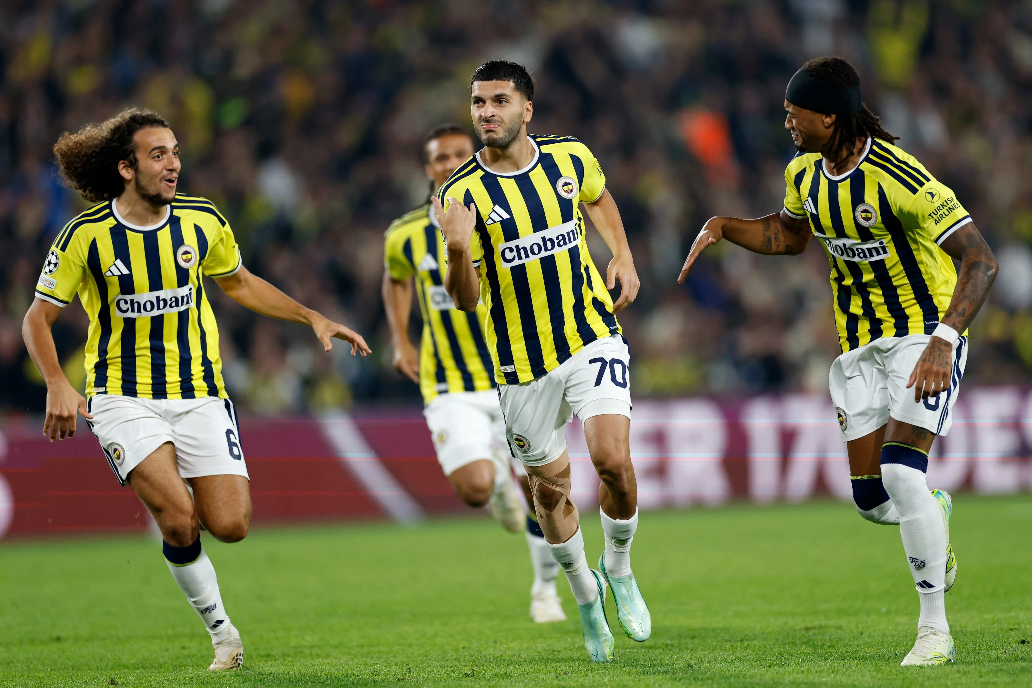 Fenerbahçe, Kadıköy’de Son Dakikada Yıkıldı! Slavia Prag ile 2-2 Berabere Kaldı