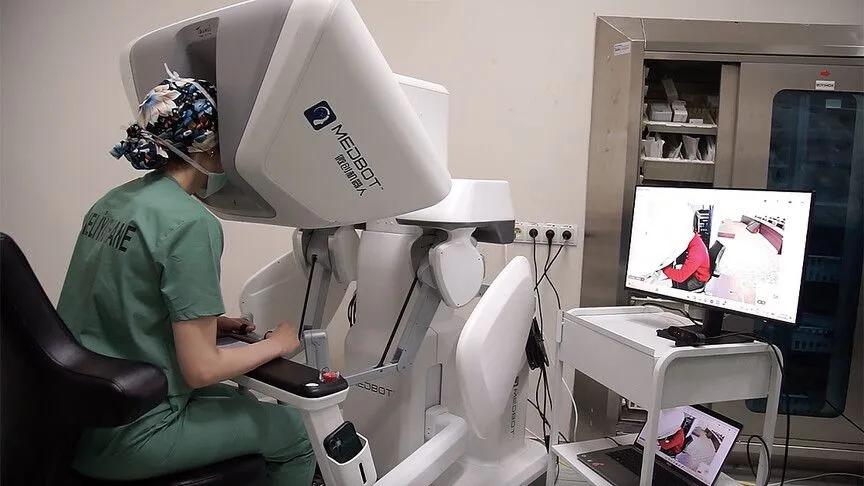 Türkiye’de Bir İlk! 1.400 Kilometre Uzaktan Robotik Ameliyat Gerçekleştirildi
