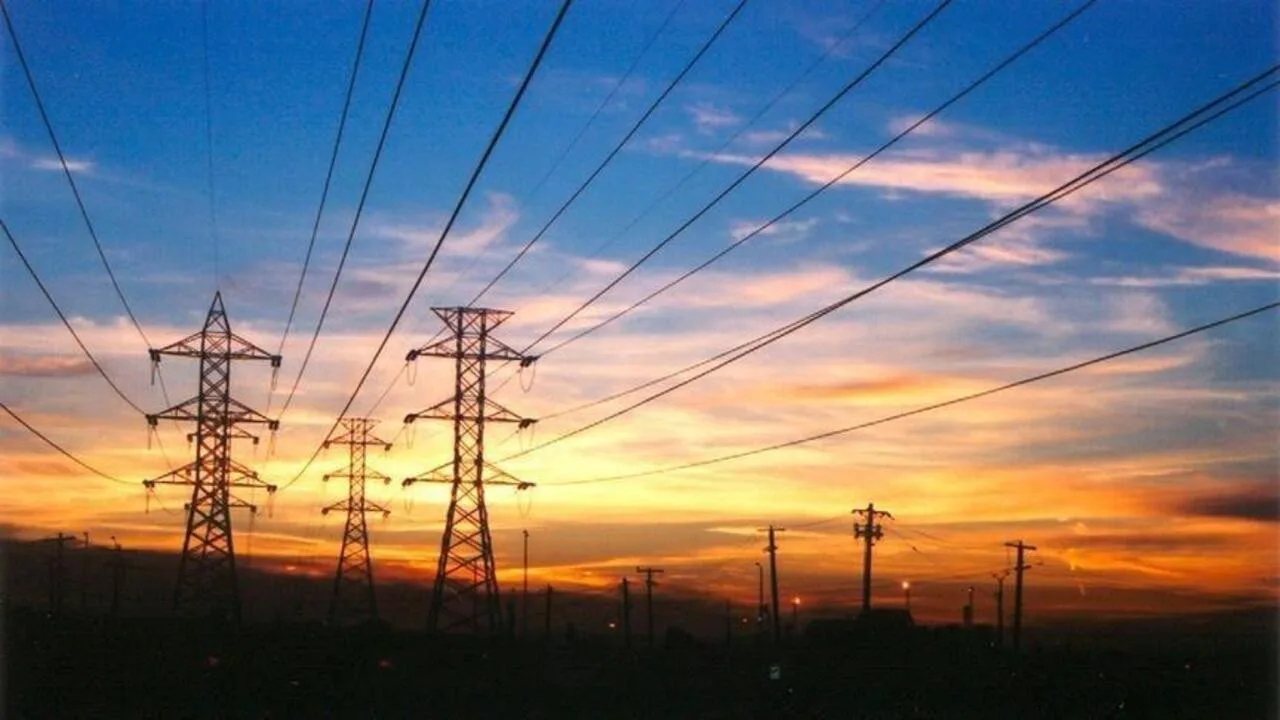 ELEKTRİK FATURALARINDA YENİ DÖNEM! 820 TL'Yİ AŞANLAR DİKKAT: DEVLET DESTEĞİ KALKIYOR