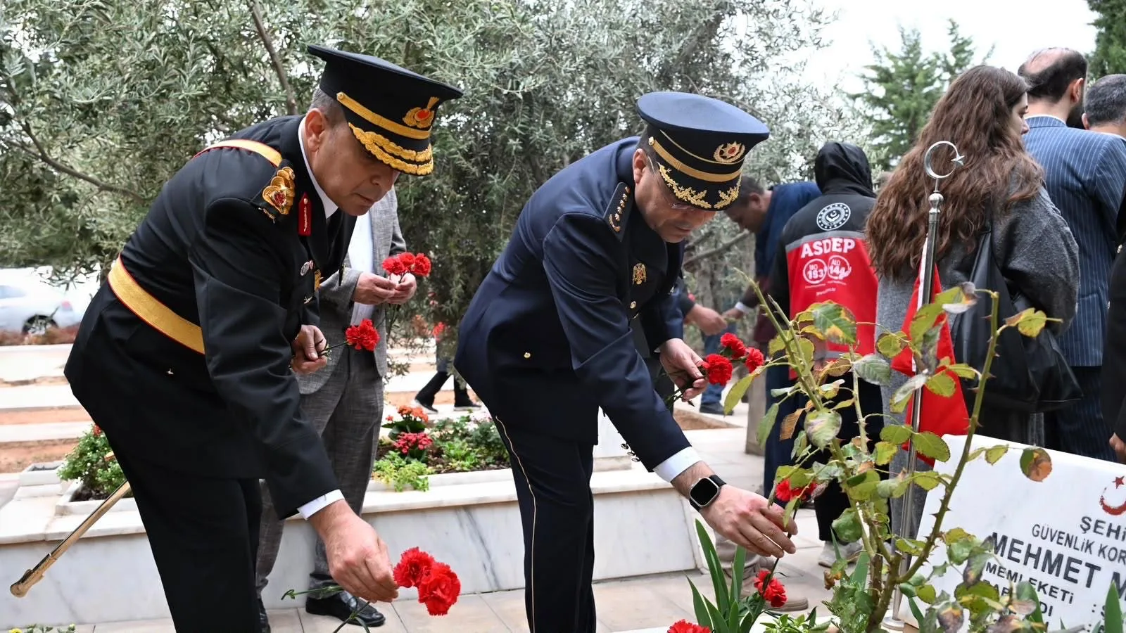 Şanlıurfa’da 29 Ekim Cumhuriyet Bayramı İçin Şehitlikte Tören Düzenlendi