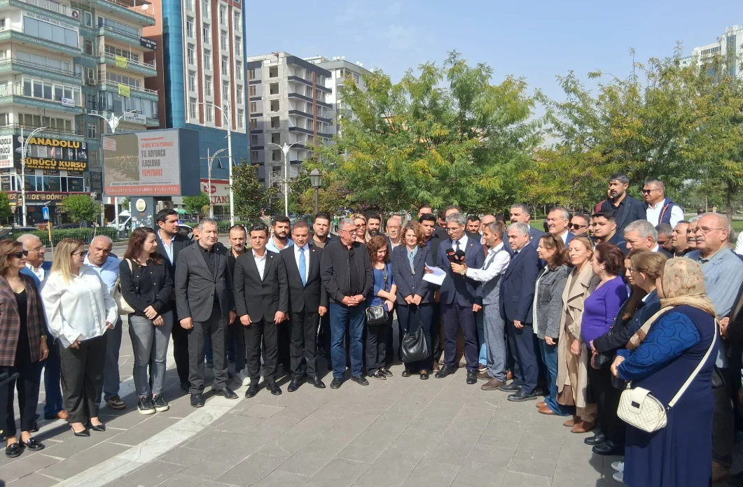 Şanlıurfa’da Halk TV’ye Kayyum Tepkisi: Siyasi Partiler, Baro ve Sendikalar Bir Araya Geldi